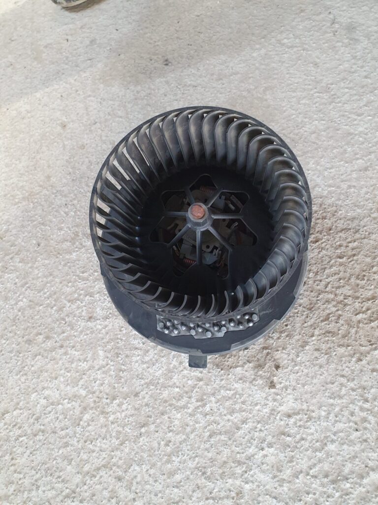 Ventilátor kúrenia Škoda Superb 2