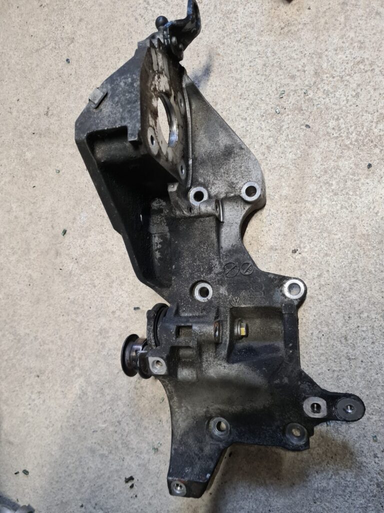 Držiak alternátora 2.0 tdi, Superb 2, CFGB, CEGA, CEG