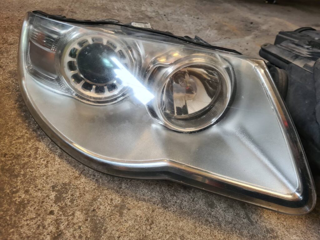 Pravé spolujazdcové svetlo VW Touareg 7l, facelift