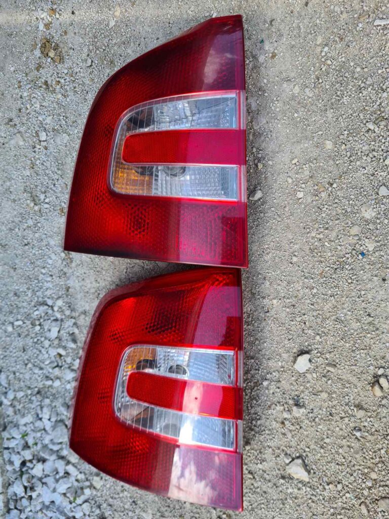 Ľavé zadné svetlo Škoda Octavia 2 combi, predfacelift