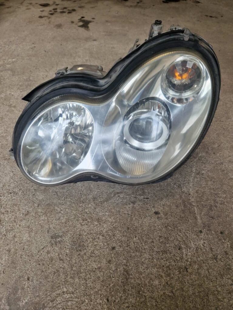 Ľavý xenón Mercedes Benz, W 203
