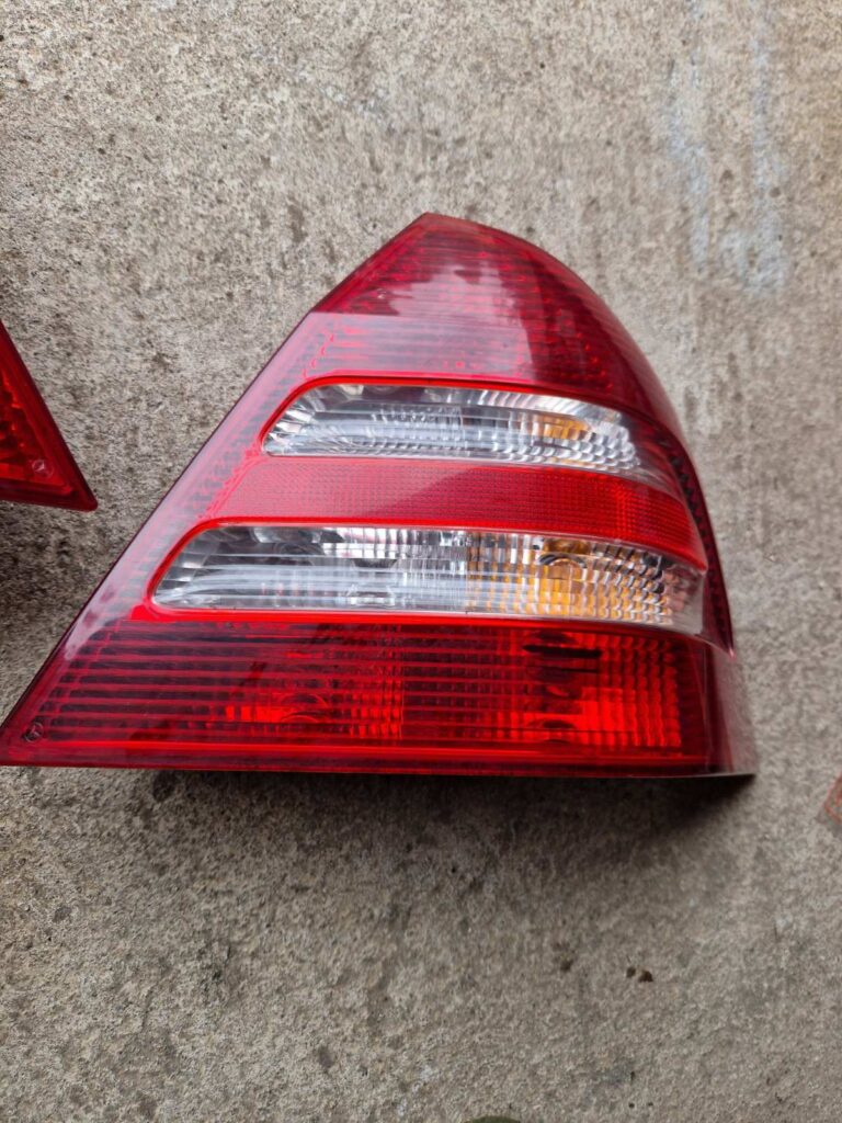 Zadné svetlá Mercedes Benz W203