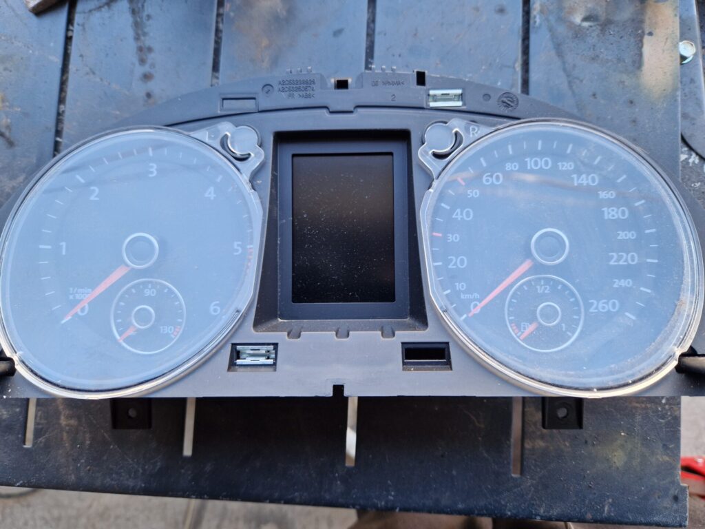 Tachometer VW Passat B7, 1.6 tdi, manuál