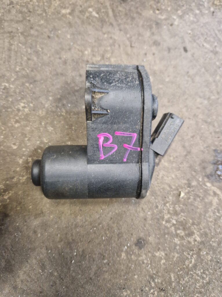 Motorček ručnej brzdy VW Passat B7